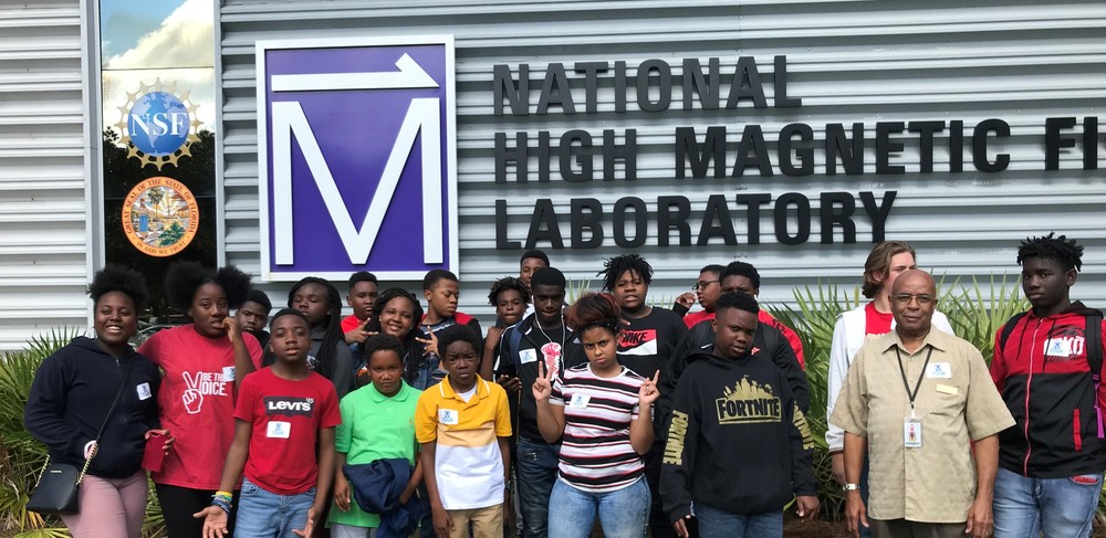 MPMS Students Visit FSU Mag Lab