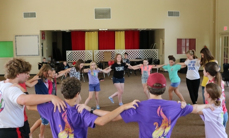Latin Club Hosts Mini-Convention and Attends Fall Forum